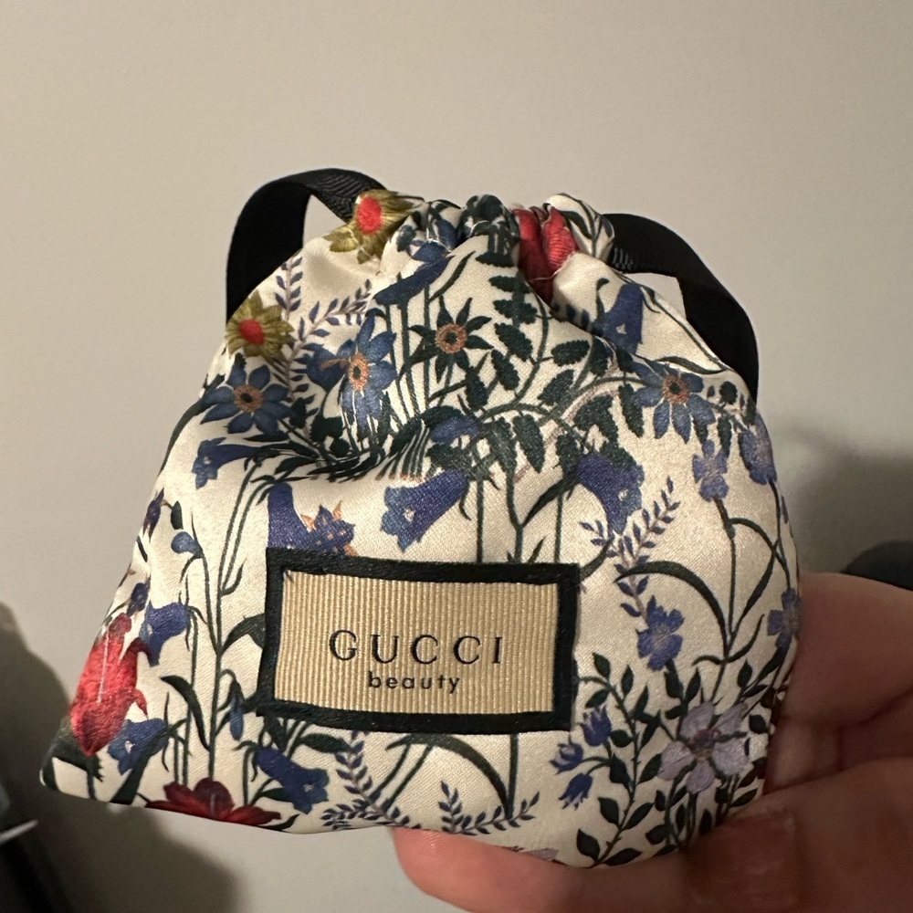 Gucci beauty bag with 3 hair ties